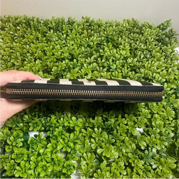 Kate Spade Black & White Striped Leather Wallet - Picture 3 of 12